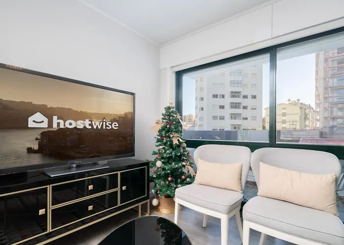 Host Wise - Elegant Spacious Flat W Balcony - Ace Location