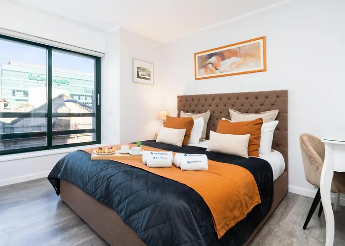 Host Wise - Elegant Spacious Flat W Balcony - Ace Location