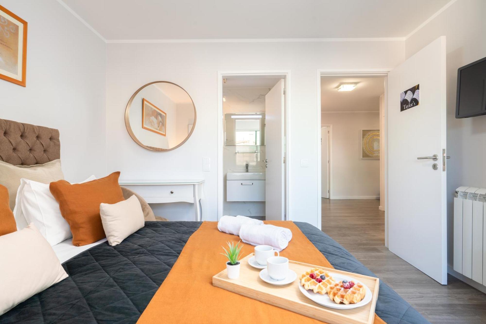 Apartment Host Wise - Elegant Spacious Flat W Balcony - Ace Location Vila Nova de Gaia