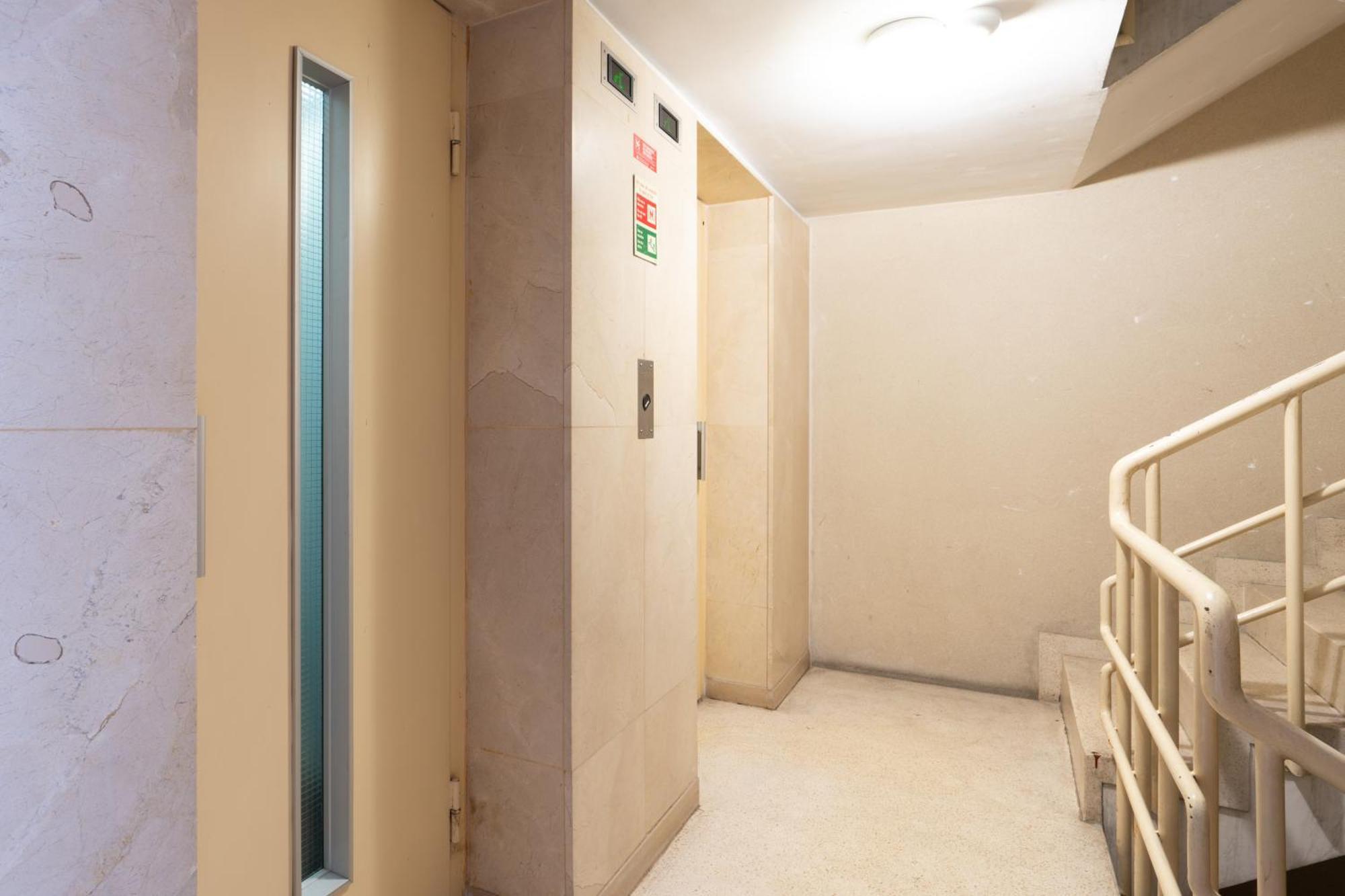 Host Wise - Elegant Spacious Flat W Balcony - Ace Location * Vila Nova de Gaia