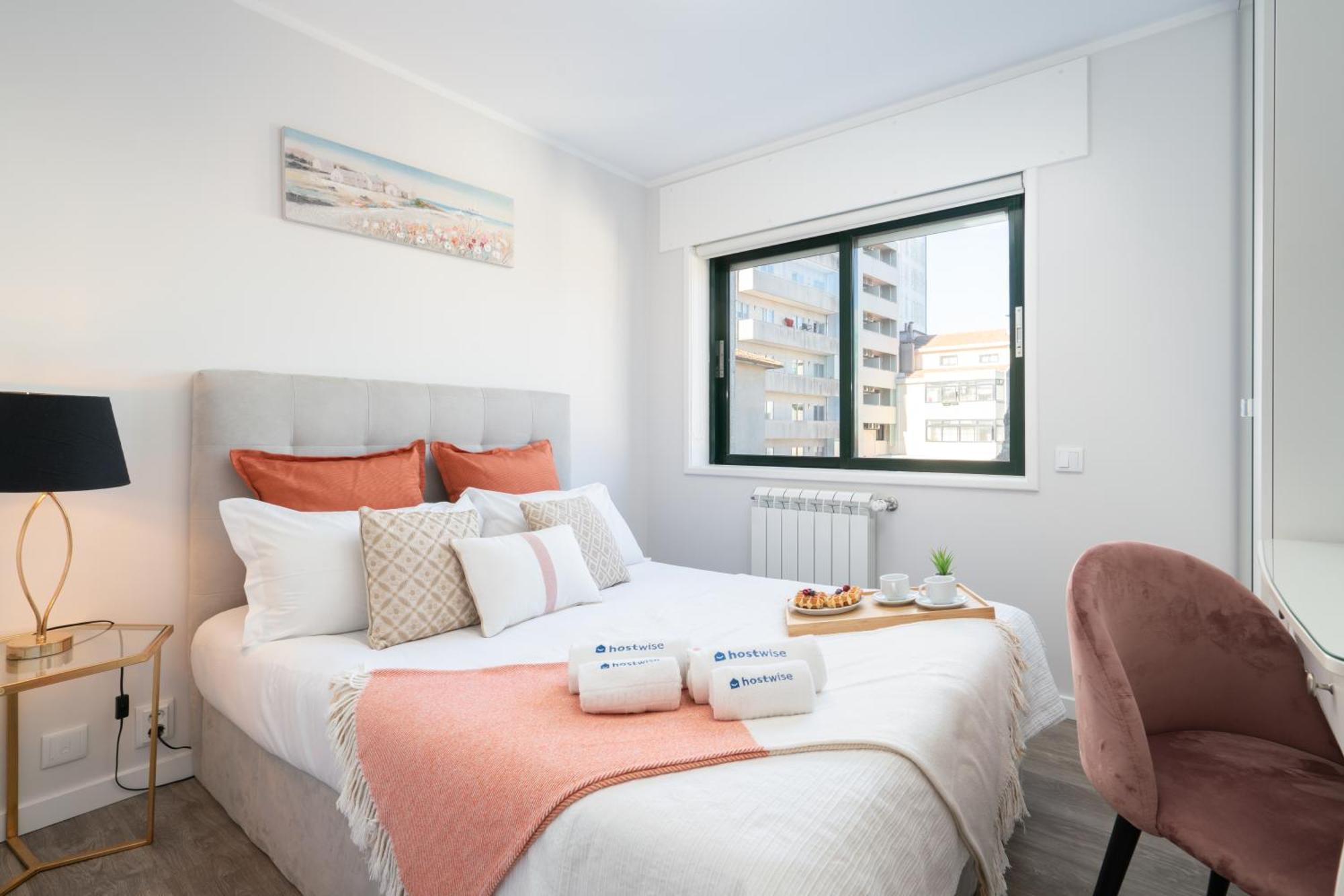 Apartment Host Wise - Elegant Spacious Flat W Balcony - Ace Location *